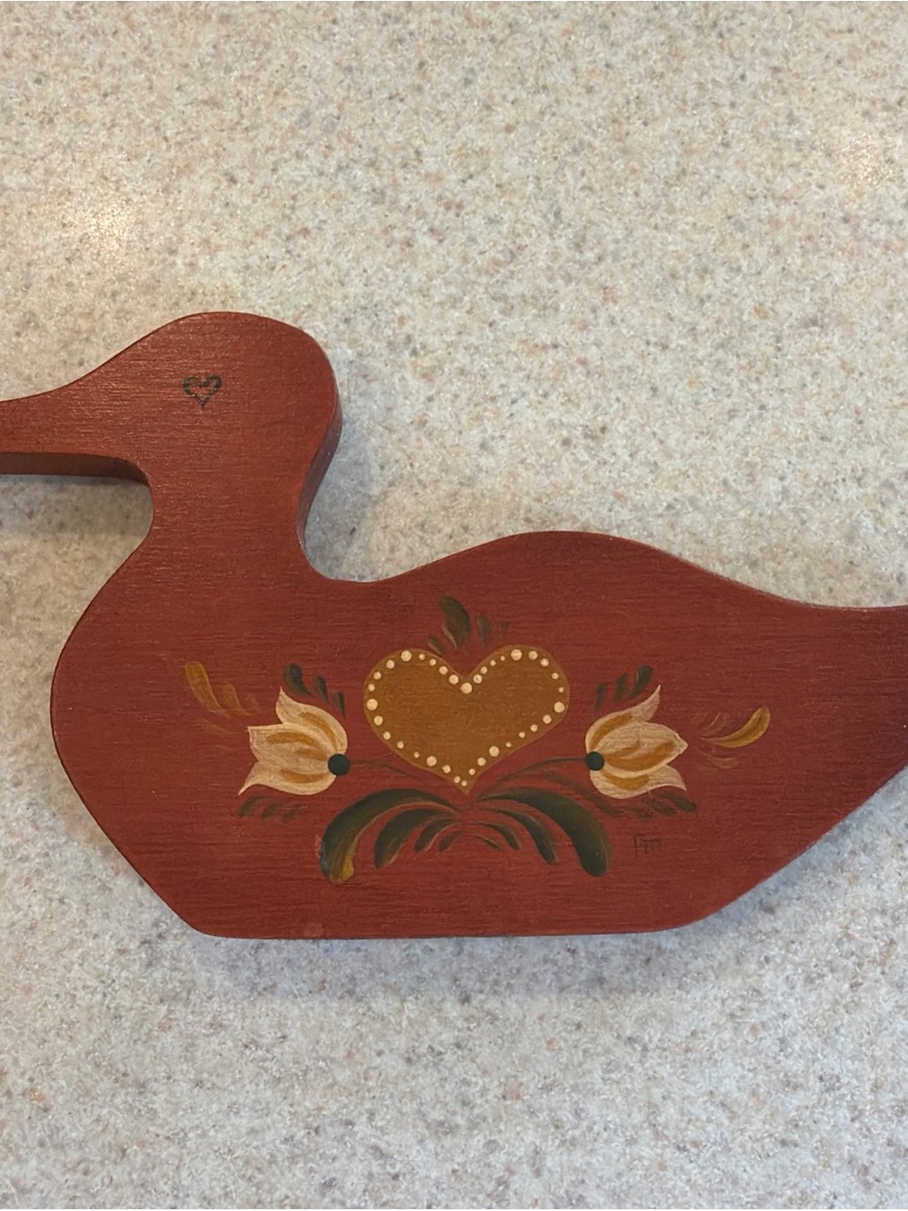Folk Art Red Wooden Duck Wall Decor with Heart Floral Motif - Picture 12 of 16